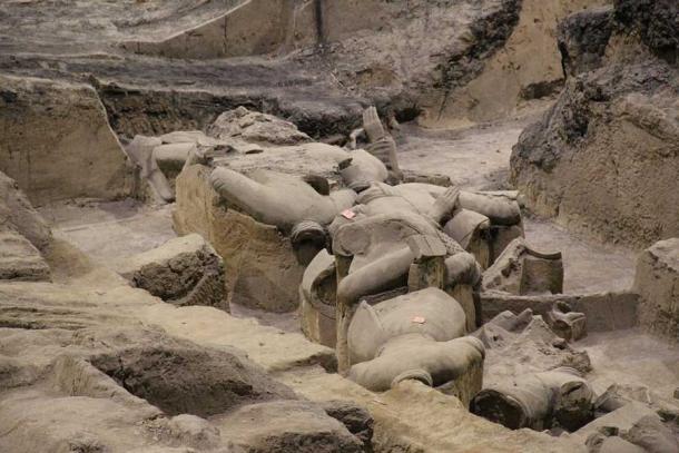 Las excavaciones y restauración del Ejército de Terracota ha sido un desafío. Originalmente pintadas, las esculturas perdieron su color cuando se expusieron a la atmósfera. Este tipo de daño es la razón por la que China aún no ha excavado la tumba del primer emperador. (Gary Todd / CC0)