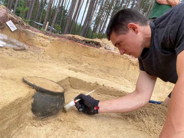 The excavations of Goth graves have also revealed a perfectly intact 2,000-year-old urn. (Wdecki Park Krajobrazowy)