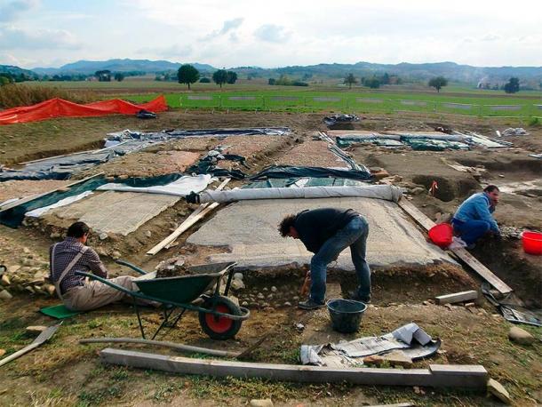 Archeological excavations of the Roman domus with mosaics in Claterna, Italy. (Desyman / CC BY-SA 3.0)