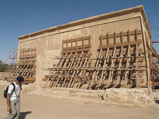 An exterior wall of the Hibis temple dedicated to the Theban triad (Amun, Mut & Khonsu) during its recent restoration.