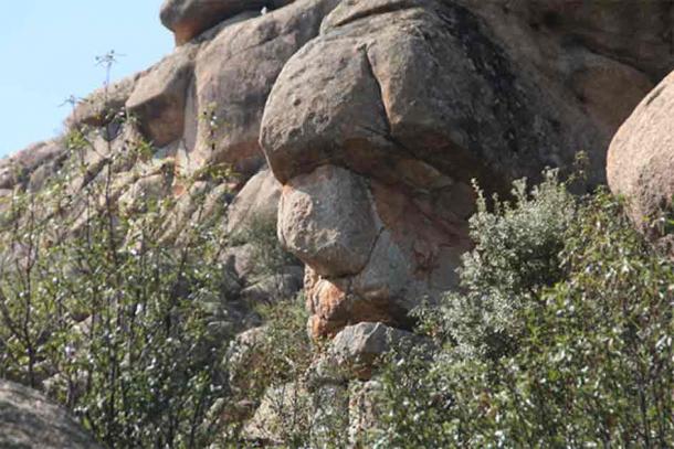 A rock face in Manzanares el Real, Madrid, which illustrates an example of pareidolia. (CarlosPS / Adobe Stock)