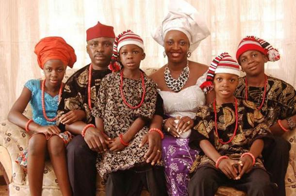 A family portrait of an Igbo family in traditional attire. (Jerry Emeka Obi / CC BY-SA 4.0)