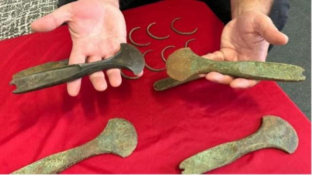 3,600-Years-Old Weapon and Jewelry Stash Found in Czech Republic