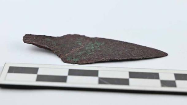 Close up of the 4,000-year-old copper dagger found in Jarosław, Poland.	Source: Łukasz Śliwiński/PAP