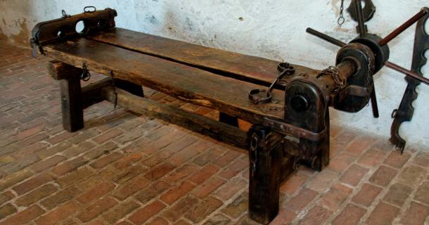 Medieval torture device, the rack. Source: Bildergarage / Adobe Stock.