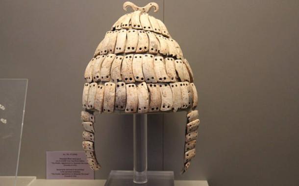 A boar&rsquo;s tusk helmet from Mycenae (Chamber Tomb 515), similar in type to the newly reported Pylos-area finds. 