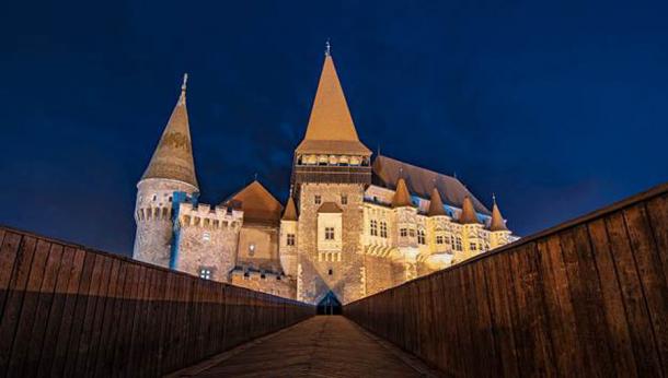 Corvin Castle, also known as Hunyadi Castle or Hunedoara Castle, is a Gothic-Renaissance castle in Hunedoara, Romania. Photo source: Adrianstanica.ro / CC BY-SA 4.0