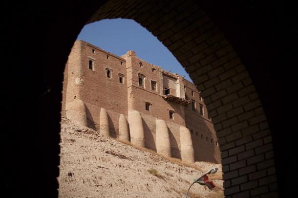 The walls of the ancient Citadel of Erbil in Iraq as seen from the bazaar. Source: Levi Clancy / CC BY-SA 4.0