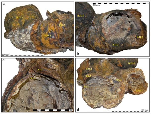 Some of the 43 helmets found off Benicarl&oacute; coast.