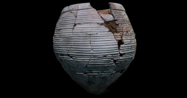 Top image: Iron age ceramic jar discovered in UAE. Source: Sharjah Museums Authority