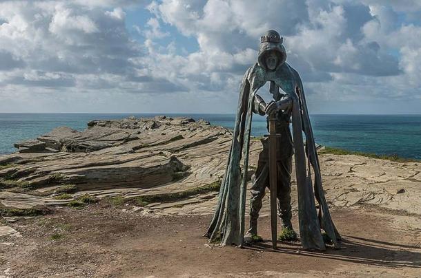Statue of King Arthur at Tintagel. Source: Ian Capper / Gallos / CC-BY-SA-2.0.