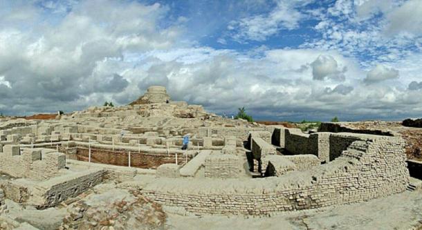 Excavated ruins of Mohenjo-daro, with the Great Bath in the foreground and the granary mound in the background.