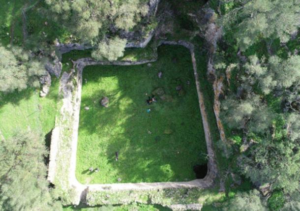 Aerial view photograph of the Great Cistern of Sierra Aznar.