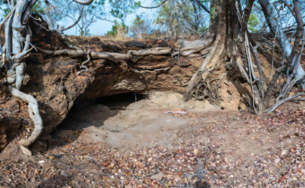 Photo of the iron mine before excavation.