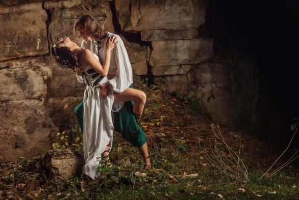 A medieval couple embrace. Source: diter / Adobe Stock