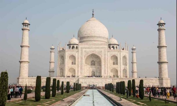 How Long Famous Landmarks Took to Build (Video)