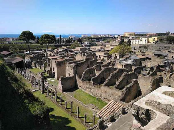 Wooden Furniture of Herculaneum Preserved by Vesuvius (Video)
