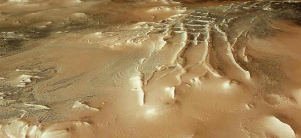 Spiders From Mars&;#63; Strange Formations Spotted at Martian Pole