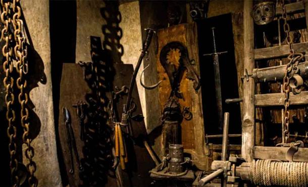 Old medieval torture chamber with many pain tools. Source: CL-Medien/Adobe Stock