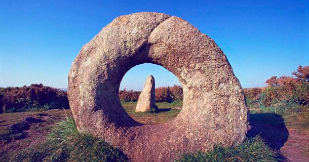 Men an Tol small formation of standing stones in Cornwall, UK. Source: Sacredsites.com