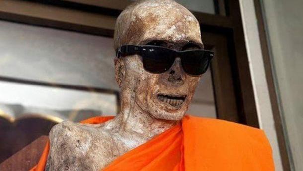 The body of the Thai Buddhist monk Luang Pho Daeng at Wat Khunaram, Ko Samui, Thailand (Source: escape.com.au)
