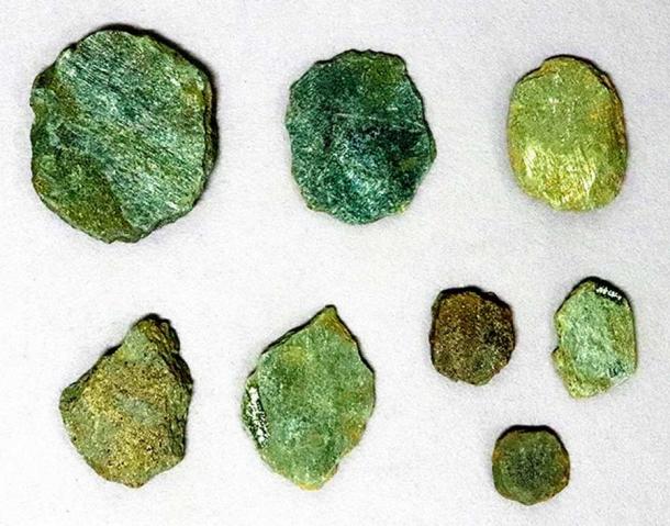Flat throwing stones with sharpened corners, an early form of ninja weapons, unearthed at the ruins of the Owada jinya administrative headquarters in Saitama, Japan. Source: (Saitama Prefectural Ranzan Historical Museum