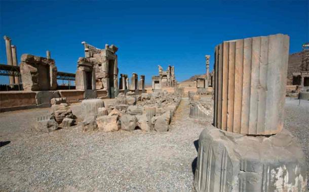 Landscape with ruined city and stone columns in Persepolis. UNESCO World Heritage Site. Source: radiokafka/Adobe Stock