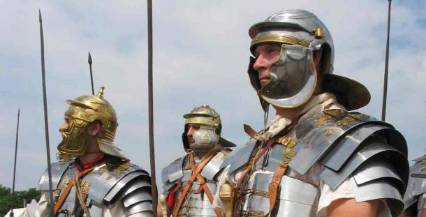 Roman armor was exceptionally well-engineered and fit for purpose, and transformed the Roman legionary into a formidable fighter. Source: Caligula10’s wife / CC BY-SA 3.0