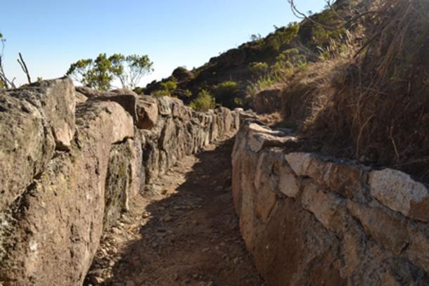 This diversion canal is part of the pre-Inca infiltration system during the dry season. Canals like this divert water during the wet season and could help stabilize the Peru water supply. Source: Musuq Briceño, CONDESAN, 2012. (Imperial College)