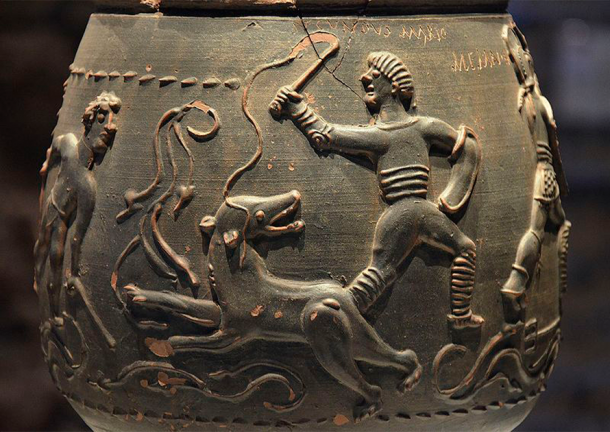 Two gladiators bear-baiting also depicted on the Colchester vase. (Carole Raddato / CC BY-SA 2.0)