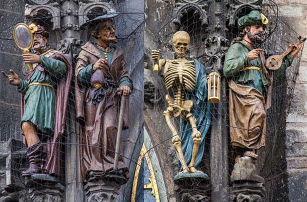 Top – representations of vanity and usury (CC BY SA 3.0) death and lust.