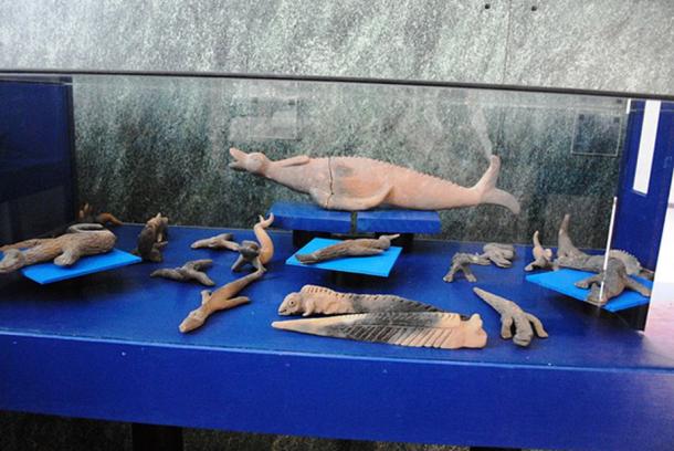 Some of figurines which look like reptiles or sea creatures.