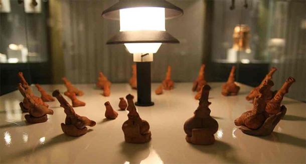 Clay figurines from the Trypillia Culture discovered in Romania and known as the Council of the Goddessess. (CristianChirita / CC BY-SA 3.0)