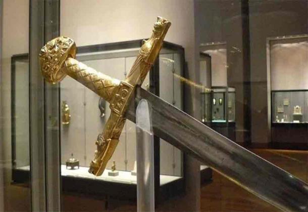 The finely crafted Joyeuse sword (Louvre Museum/CC BY-SA 3.0)