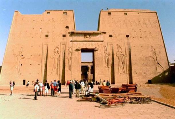 The first pylon at Edfu Temple was decorated by Ptolemy XII in 57 BC with figures of himself smiting the enemy. (Public Domain)