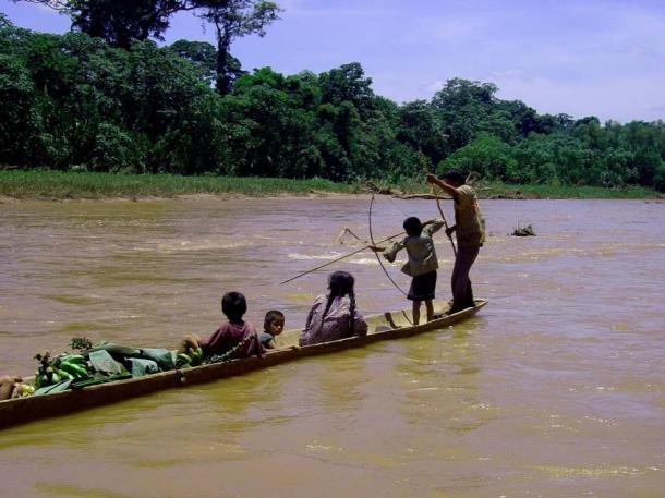 The study appears to prove a link between the active Tsimane lifestyle, with food sourced by foraging, farming, fishing and hunting, and longevity. (Piotr Strycharz / CC BY-ND 2.0)