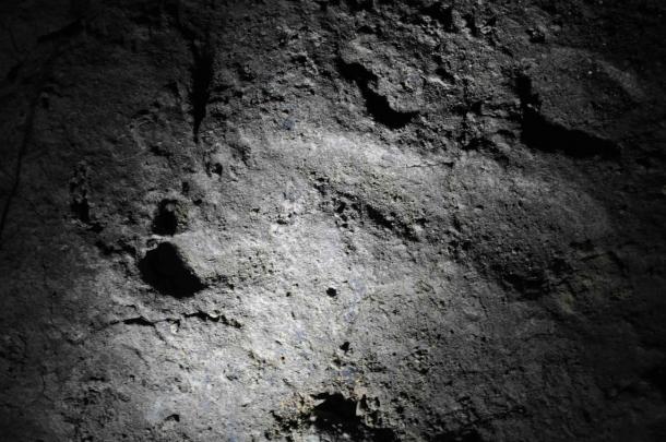 Footprint found in They were found in the Ciur-Izbuc cave in the Carpathian Mountains. 