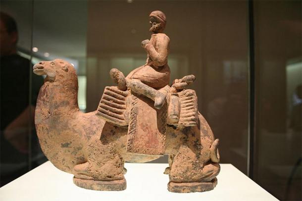 A foreigner depicted as a camel driver; Chinese terracotta sculpture from the Northern Wei Dynasty (386-534 AD). Cernuschi Museum, Paris, France. (Guillaume Jacquet/CC BY SA 3.0)