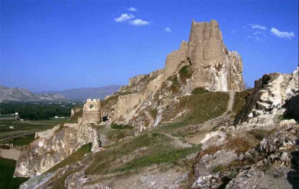 The fortress Tushpa (Van), capital of Urartu, 9th-6th century BC. It sits by Lake Van in eastern Turkey. (Ziegler175/CC BY-SA 4.0)