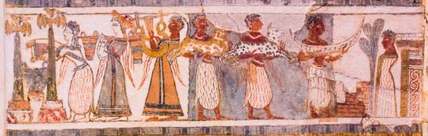 Detail of the most well-preserved frescoes on the Hagia Triada Sarcophagus. Experts believe the individual on the right represents the deceased (ArchaiOptix / CC BY SA 4.0)