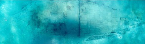 Stunning photograph taken by Jonathan King with a full image of the Encarnación, off the Panama Coast. 