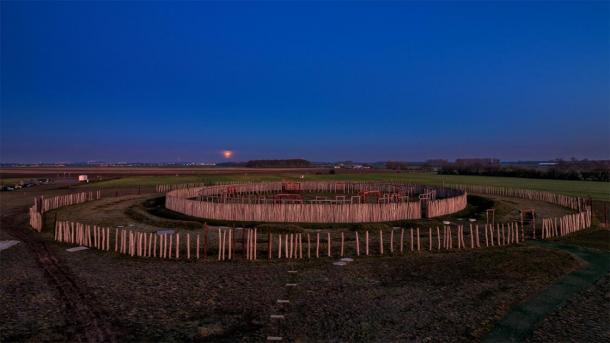 A full shot of the German Stonehenge at night in Pömmelte. (Uwe Graf / Adobe stock)
