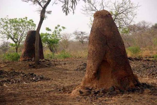 Los dos hornos Kindibo son representativos del estilo tardío de los sitios metalúrgicos en Burkina Faso y se atribuyen a los metalúrgicos de Nakomsé que invadieron la región en el siglo XV d.C. (Lassina Simporé / © DSCPM/MCAT)