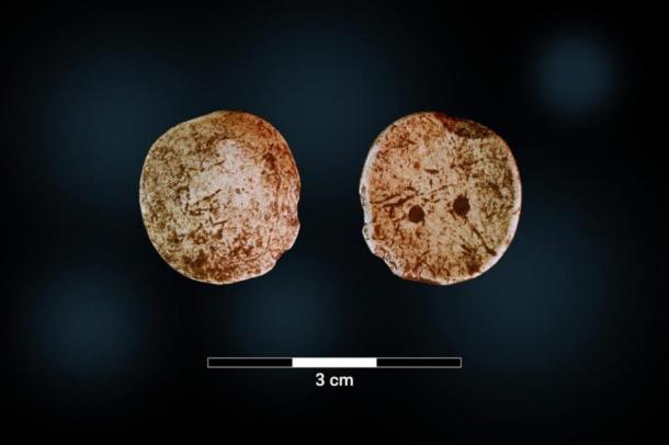 One of the 18 game pieces, obverse and reverse sides. (Image: University Museum at Bergen)