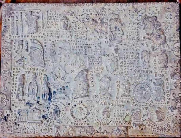Genealogía real representada en una de las placas de plomo de Sinaia.  (Aurora Petan/Florin Croitoru)