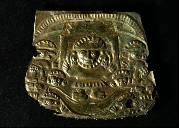 El dios Naymlap en su barco, placa de oro, Chimú 1000-1450 d.C. 