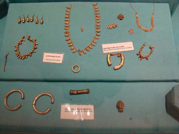 Uşak Museum, gold jewelry, Lydian/Karun Treasure.