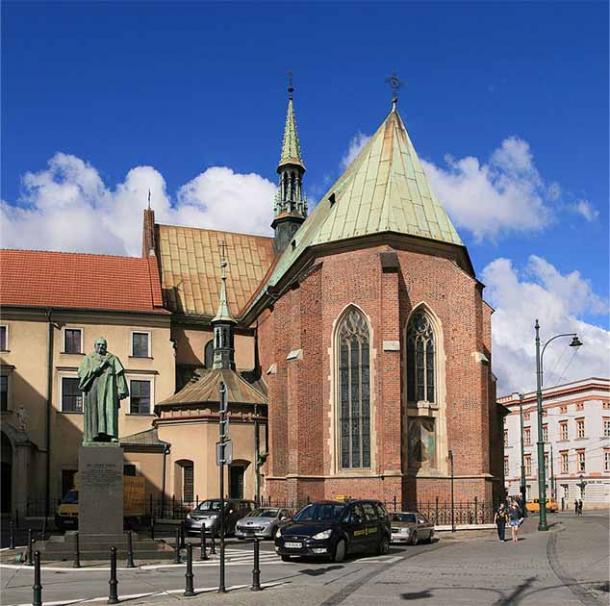 Złotą, srebrną i miedzianą protezę odkryto w krypcie kościoła św. Franciszka z Asyżu w Krakowie (Ludvig14 / CC BY-SA 3.0)