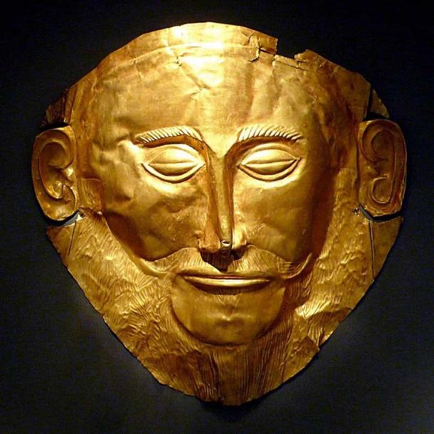 La máscara dorada de la muerte conocida como la Máscara de Agamenón que fue encontrada en la Tumba V del Círculo de Tumbas A en Micenas por Heinrich Schliemann en 1876. (Xuan Che/CC BY 2.0)
