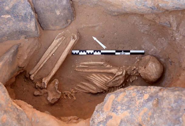 The grave of a young man, buried in an extremely contracted position on his side inside a ring cairn. The well-preserved skeletal remains were radiocarbon-dated to 425–580 AD. 